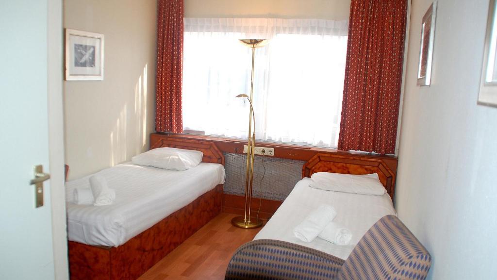 Budget Hostel Bargain Toko Amsterdam Exteriör bild
