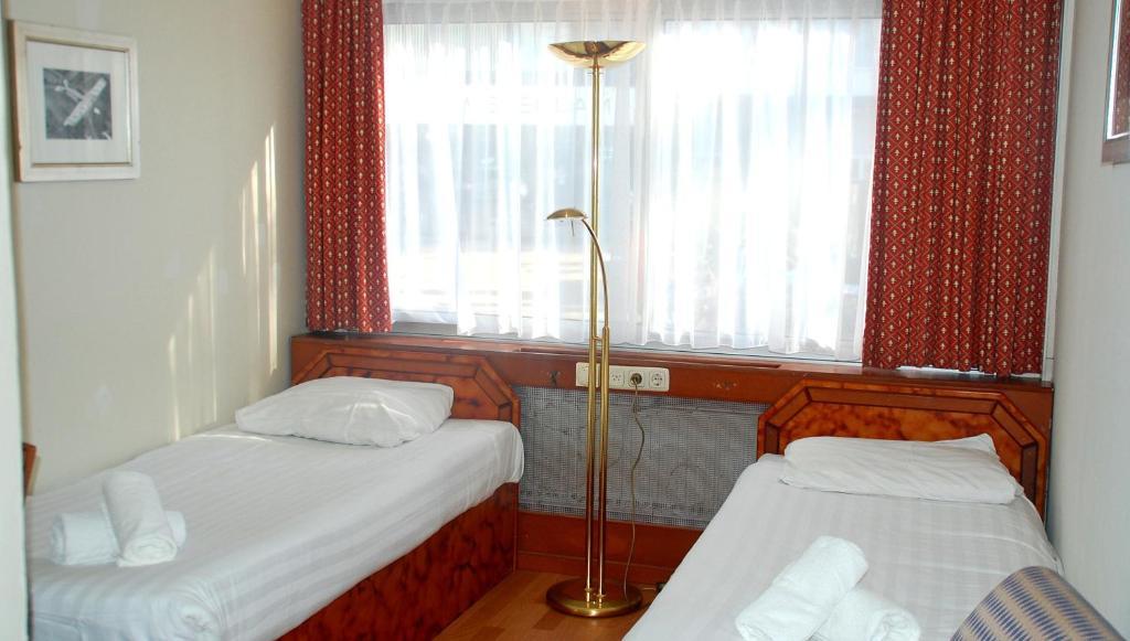 Budget Hostel Bargain Toko Amsterdam Rum bild